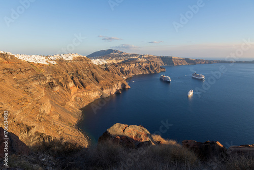 La scogliera nell' isola di Santorini Grecia