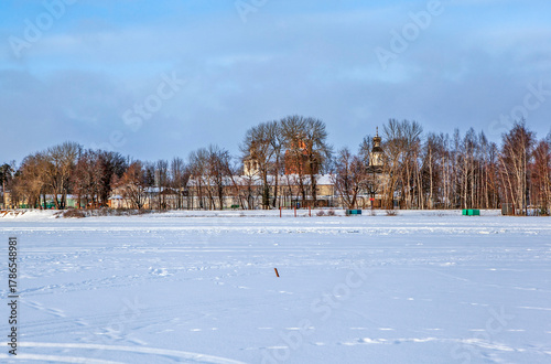 Fotografi A view of ice-bound Lake Seliger and the Bogoroditsky Convent
