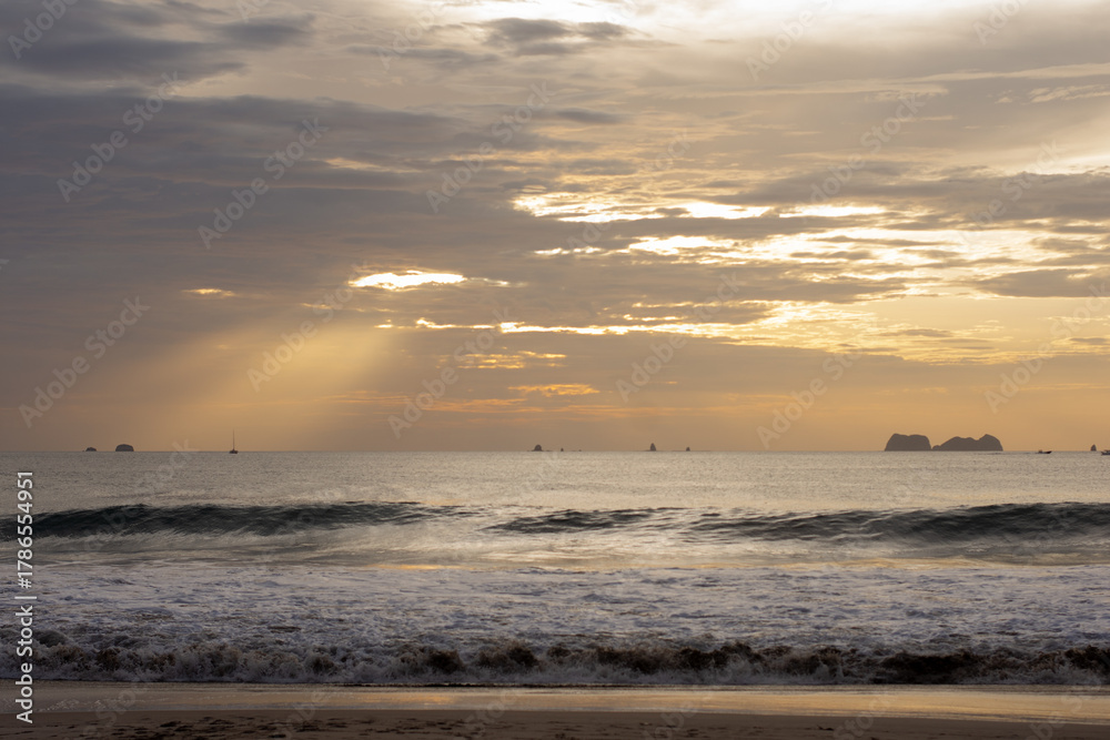 Fototapeta premium sunset lighting at the beach