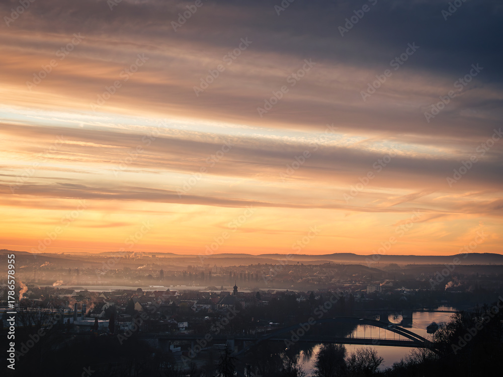 Obraz premium Morning over the Vally 