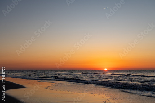 Ocean Sunrise, sunon right, gradient sky