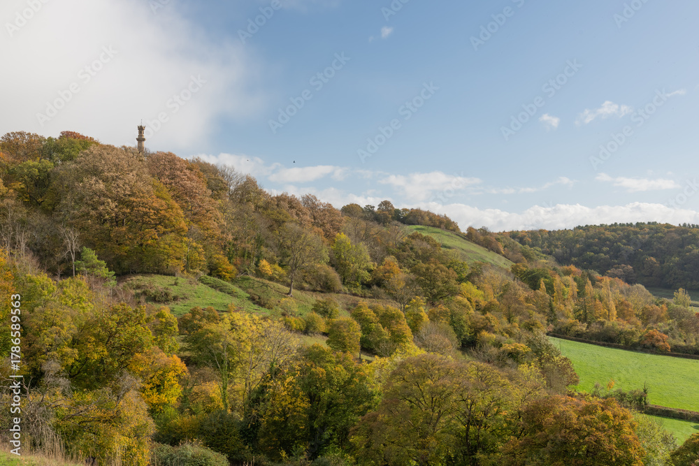 Obraz premium Landscape photo of the autumn colours at Admiral Hood Monument overlooking the village of Compton Dundon in somerset