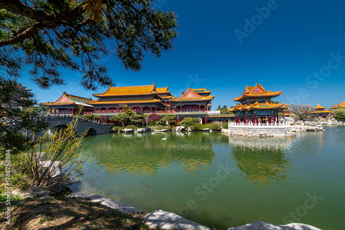 Fényképezés Swans in front of traditional red Chinese pavilion in San xian shan area of Peng