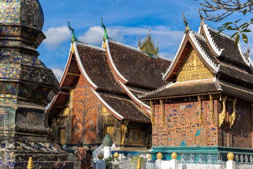 Tableau sur toile the former Royal Palace, is a historic landmark showcasing a unique blend of traditional Lao and French colonial architectural styles