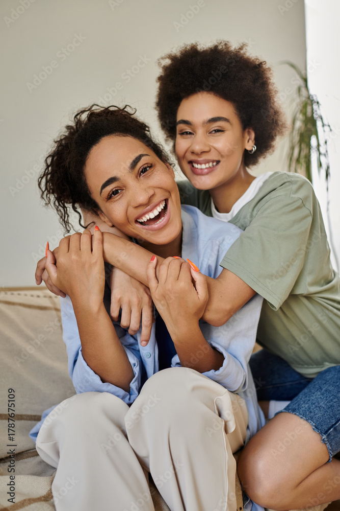 Obraz premium Happy African American couple enjoying quality time in their cozy apartment together