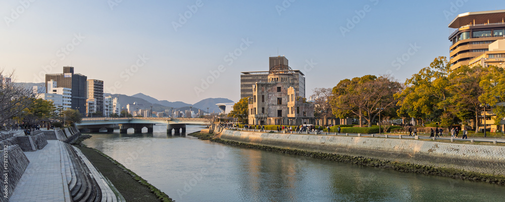 Fototapeta premium Scenic view of Hiroshima Motoyasu river and Atomic bomb dome in Hiroshima in Japan