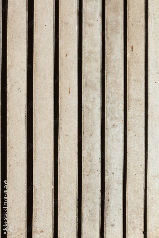 Fototapeta premium Weiße Betonpfeiler an einem Gebäude, Deutschland, Europa