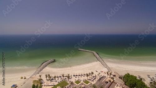 Foto Beautiful area of beach in Ajman timelapse near the turquoise waters of Arabian Gulf