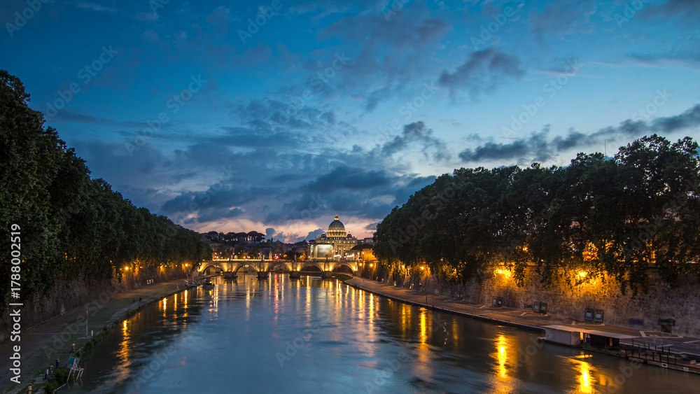 Obraz premium St. Peter's Basilica, Saint Angelo Bridge and Tiber River after the sunset day to night timelapse