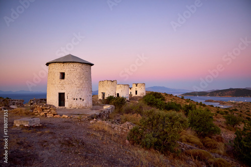 Fotografía Greek windmills in Bodrum, Turkey