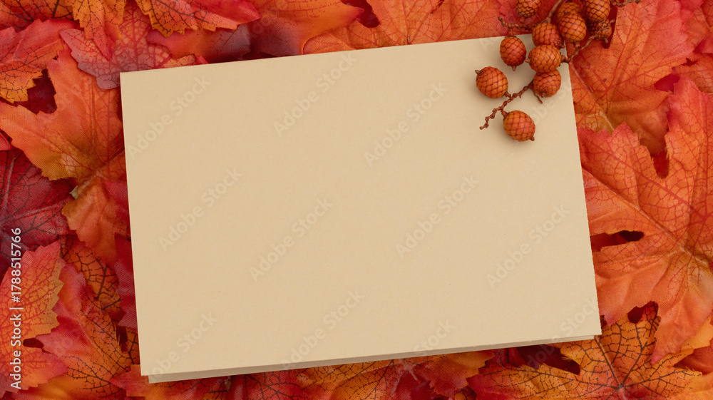 Naklejka premium Blank greeting card with fall leaves for autumn season themes