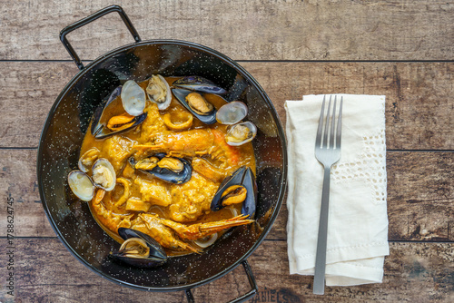 фотографія Zarzuela de pescado, a stew of various fish and seafood that is very typical in the kitchens of the northern part of the Spanish Levante region