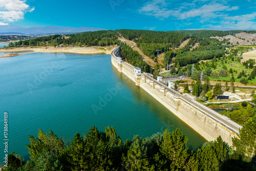 Fotografie Aguilar de Campoo reservoir, in the region of Montaña Palentina in the province of Palencia, autonomous community of Castilla y León, Spain