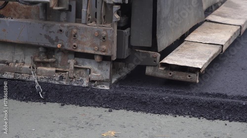 Construction of asphalt roads using an asphalt paver