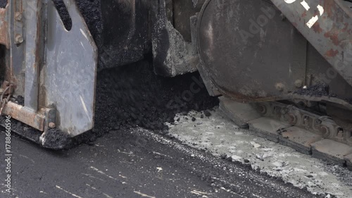 Construction of asphalt roads using an asphalt paver