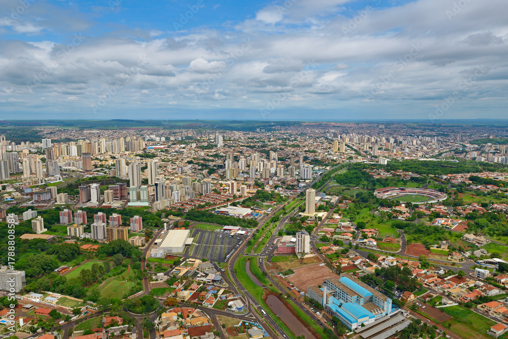 Naklejka premium Vista aérea de Ribeirão Preto - SP