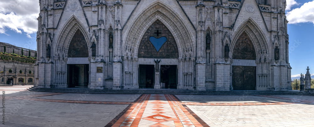 Fototapeta premium Cathedral Basilica of National Vow in historic center of Quito, Ecuador. Roman catholic church.