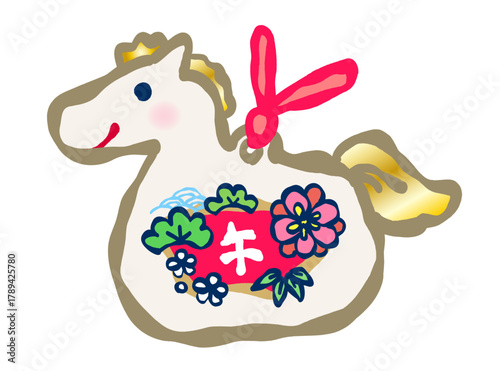 日本の2026年の干支「午」。縁起物や松竹梅のイラストが描かれた馬の形をした土鈴。The Japanese zodiac sign for 2026 is the horse. A clay bell in the shape of a horse with an illustration of an auspicious symbol.