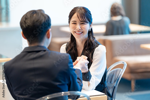 Quadro su tela カフェやレストランでデートをしている大人の男女