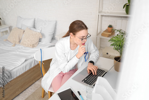 Female medical student in e...