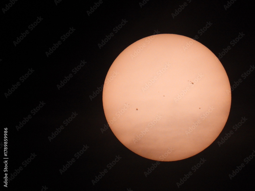 Obraz premium extremely zoomed sun with its freckles