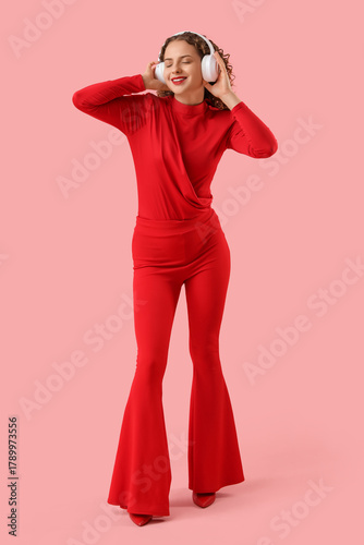 Beautiful young woman in he...