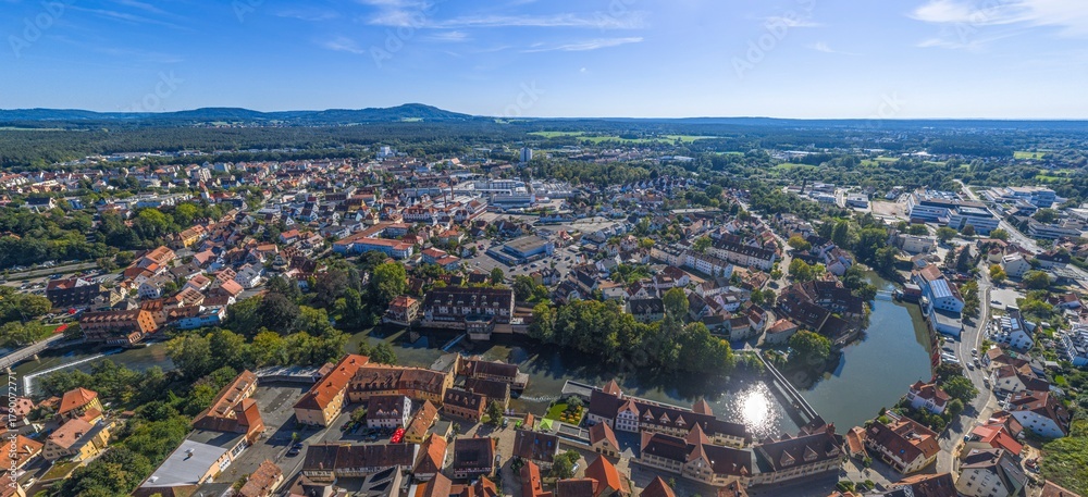 Obraz premium Sommerlicher Ausblick auf die Kreisstadt Lauf in der Metropolregion Nürnberg