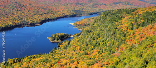 Canada, Québec : Parc national du Mont-Tremblant / Sentier La Roche, vue du belvédère
