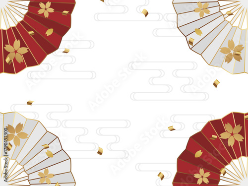 高級感のある扇子とエ霞の和風背景　ホワイト＆ゴールド