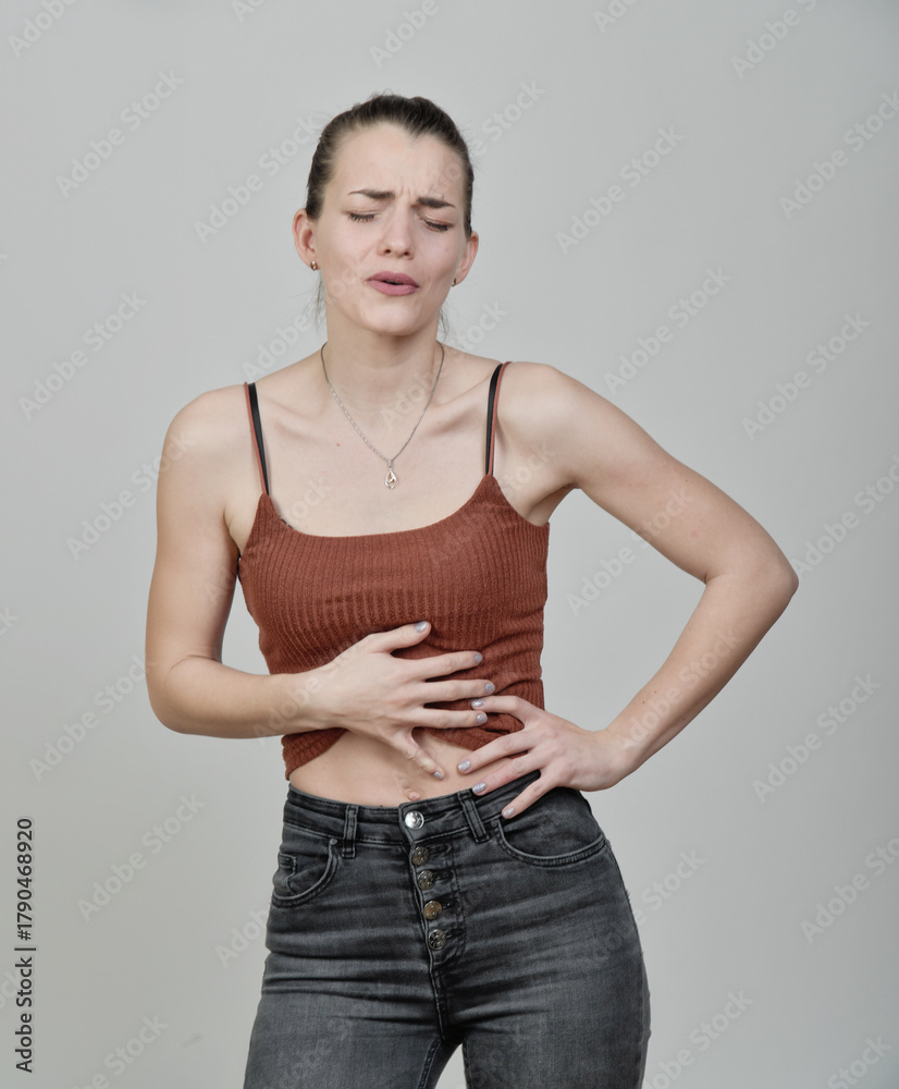 Naklejka premium bauchschmerzen, schanger, bauchweh, taille, bauchfrei, kopfweh, übelkeit, menstruation, frau, schönheit, jean, leitbild, leute, person, körper, fitnes, gestalten, haar, lächelnd, posing, aufrecht, fot