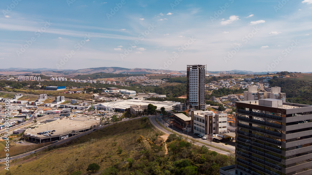 Fototapeta premium Vista aérea panorâmica da cidade de Varginha, Minas Gerais, Brasil