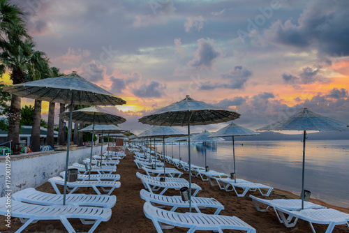 Fototapeta Naklejka Na Ścianę i Meble -  View of Erdek Beach in Bandirma district of Türkiye