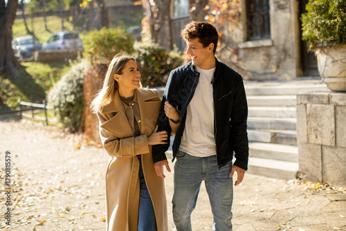 Couple enjoys a sunny autum...