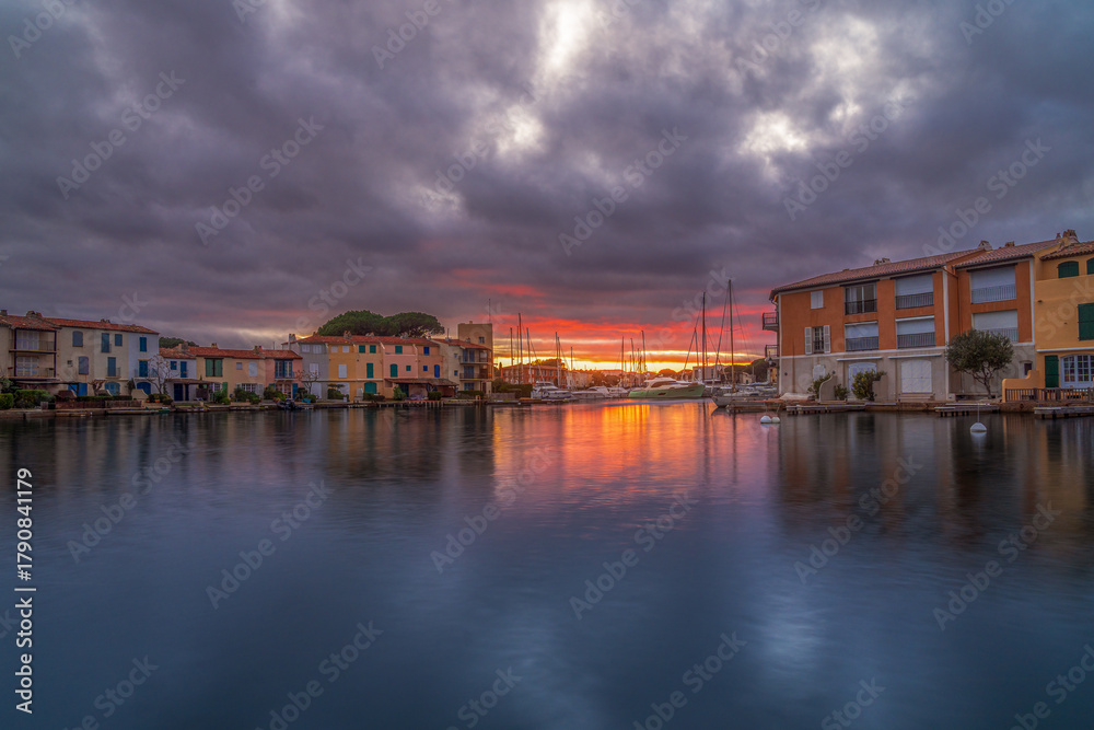 Obraz premium Port Grimaud at sunset
