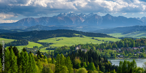 Fototapeta Naklejka Na Ścianę i Meble -  view on Tatra mountains from Czorsztyn lake in Poland