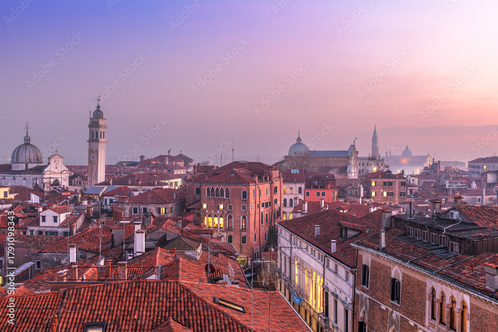 Fototapeta premium Venice; Italy Rooftop Skyline 1082