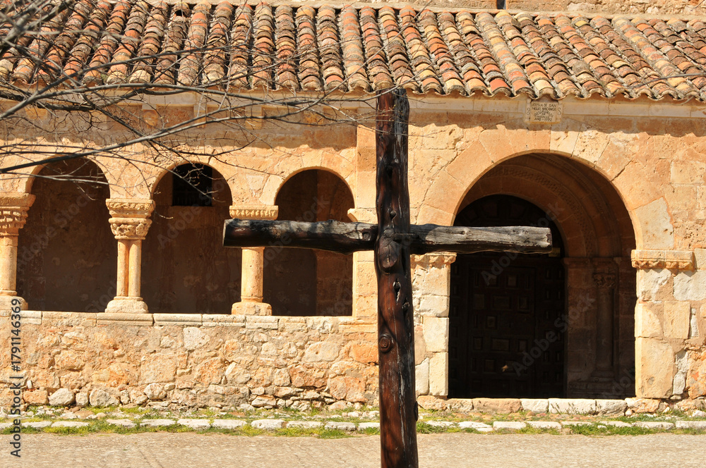 Obraz premium iglesia de san miguel arcangel en Andaluz. Soria.España