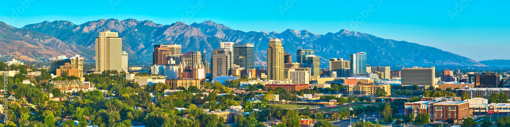Obraz premium Aerial Salt Lake City Skyline Wasatch Mountains Downtown Panorama Golden Hour
