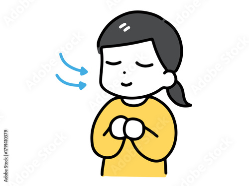 目を閉じて息を鼻から吸う私服の若い女性(上半身)