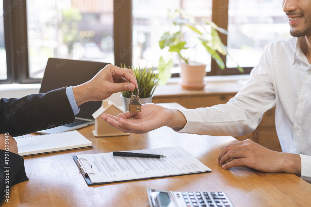 Φωτογραφία Close up agent giving a key to new owner or tenant, client after signed signature contract rental purchase, buyer apartment, home with landlord, realtor