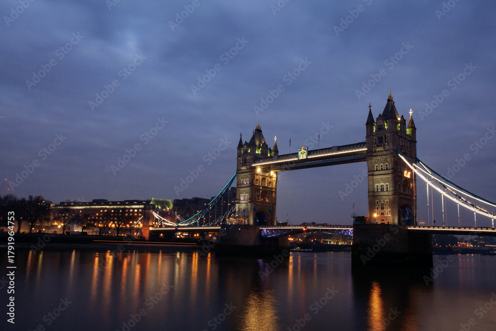 Obraz premium Tower bridge at night, London