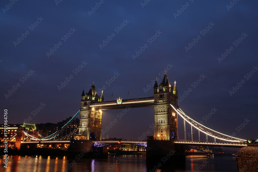 Obraz premium Tower bridge at night, London