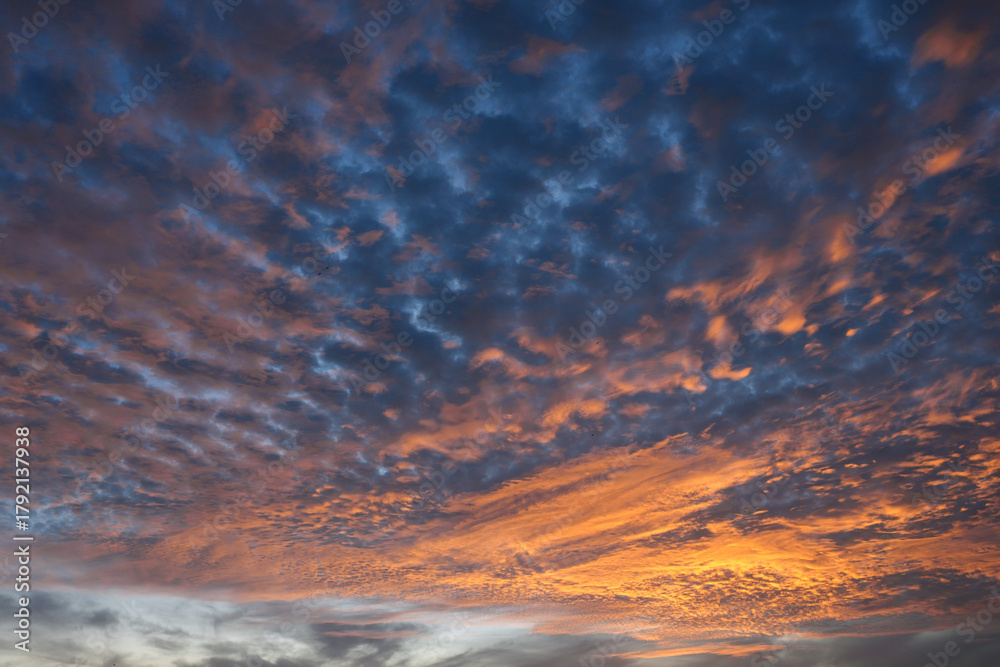 Naklejka premium Dramatischer Wolkenhimmel am Abend im Süden von Gran Canaria