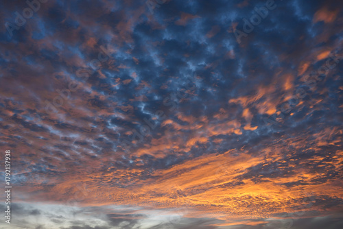 Dramatischer Wolkenhimmel am Abend im Süden von Gran Canaria