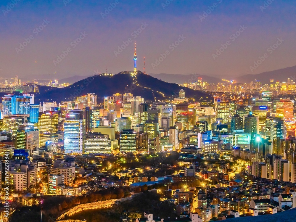 Fototapeta premium Vibrant seoul cityscape at dusk with namsan tower