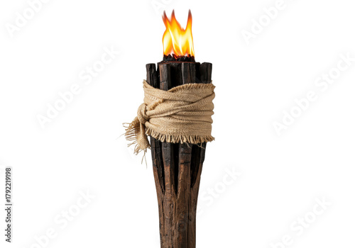 Foto Isolated flaming wooden tiki torch is wrapped in burlap