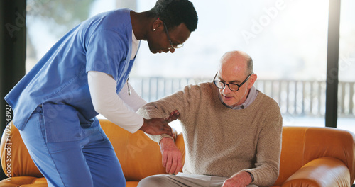Foto Nurse, home and help old man to get up with support, healthcare and homecare