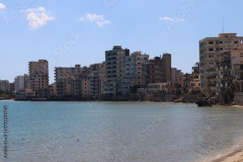 Cipro, famagusta,area militare abandoned building window showing decay in varosha famagusta cyprus