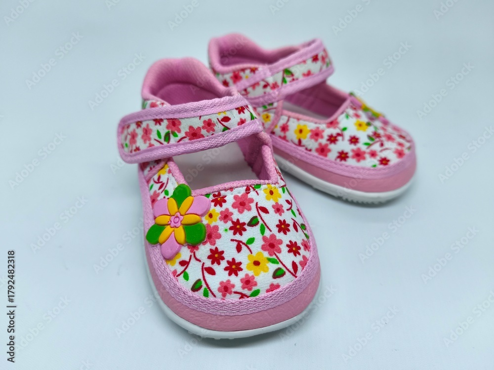 Fototapeta premium Adorable Pink Floral Patterned Baby Shoes on White Background
