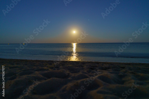 Fototapeta Naklejka Na Ścianę i Meble -  sunset over the sea